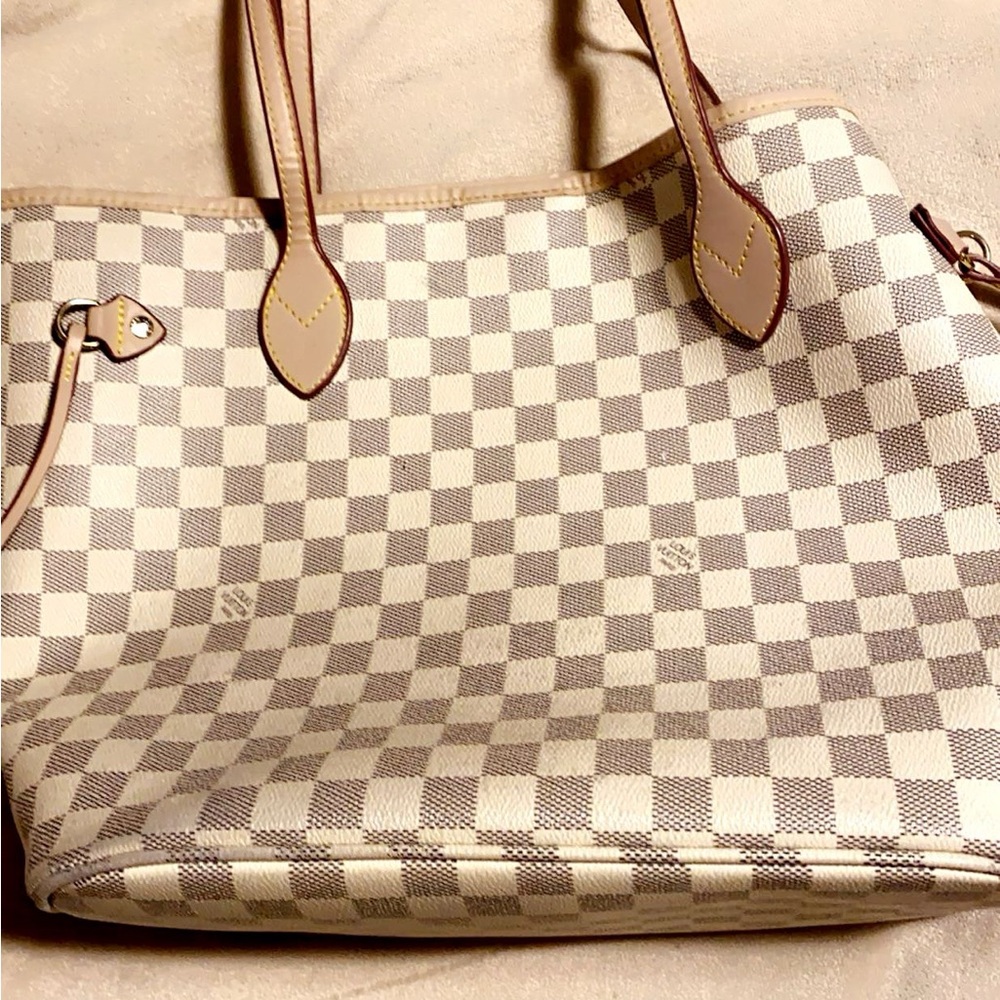 Louis Vuitton handbag used  I got a new one and I don’t need this one anymore!